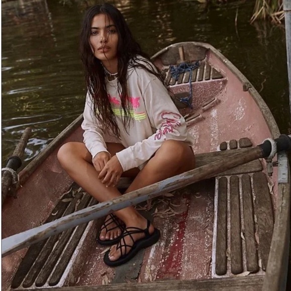 NWT FREE PEOPLE- California Palm Tree Long Sleeve Creme Top - Picture 6 of 7